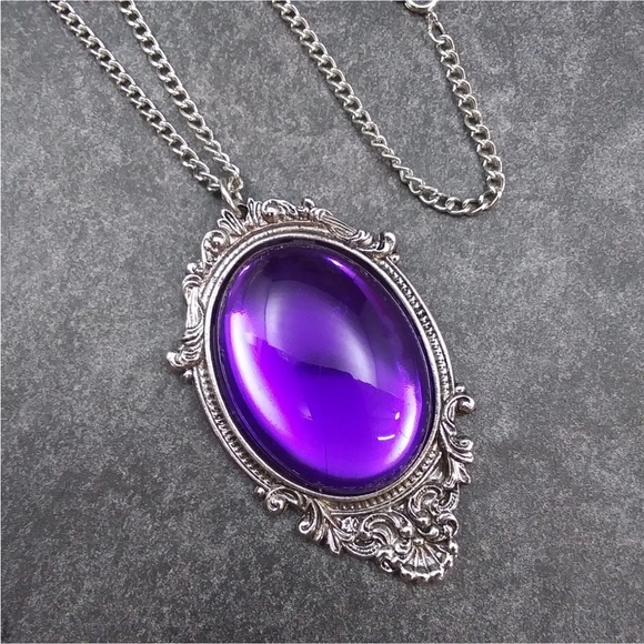 Vintage. Silver Tone Purple Acrylic Chunky Pendant Necklace. 20” - Picture 4 of 10